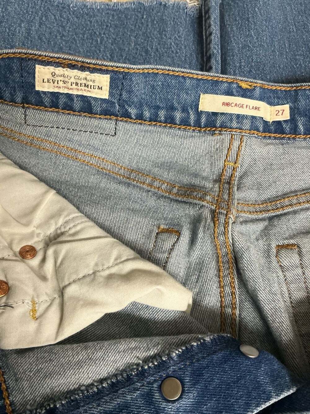 Levi's Premium Ribcage Flare High Rise CUT OFF Jeans Size W27 - Picture 6 of 15
